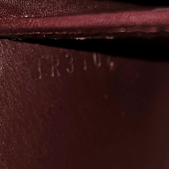 Louis Vuitton Monogram Vernis Sarah Wallet - Picture 14 of 14